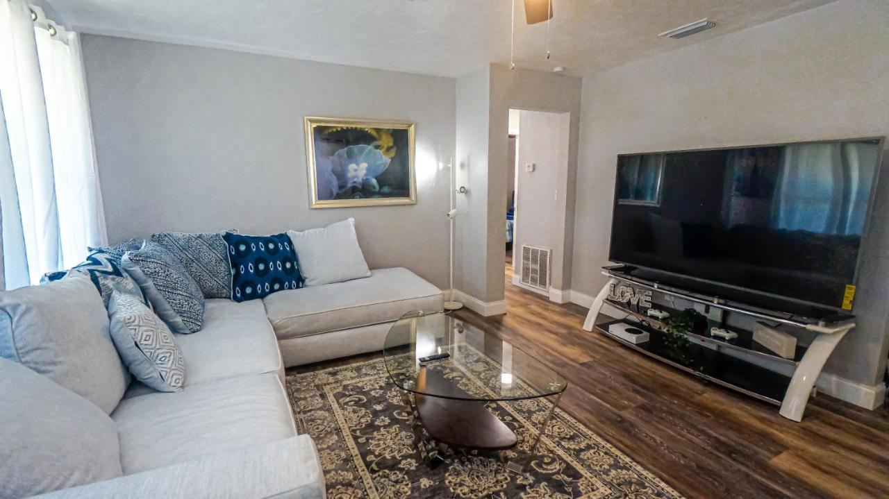 Villa Elegant Cozy Oasis On A Traffic Free Street Clearwater Esterno foto